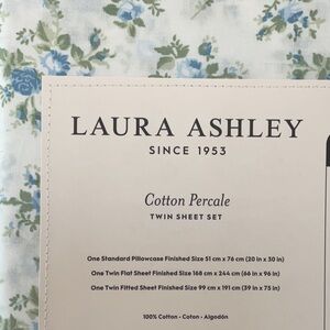 🩵 🩵 Laura Ashley twin sheet set. Cotton percale. New!
